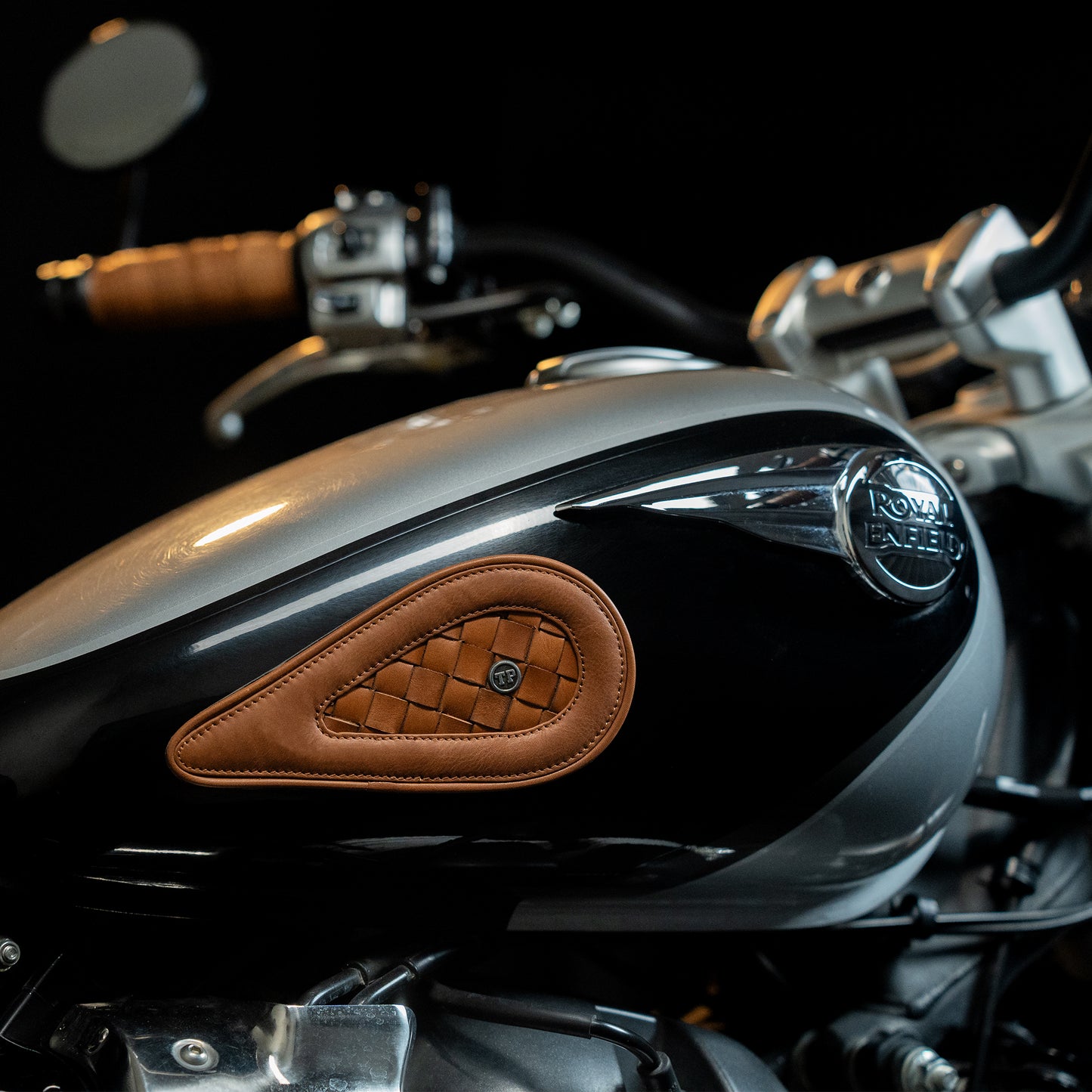 Handweaved Tankpads (Super Meteor 650)