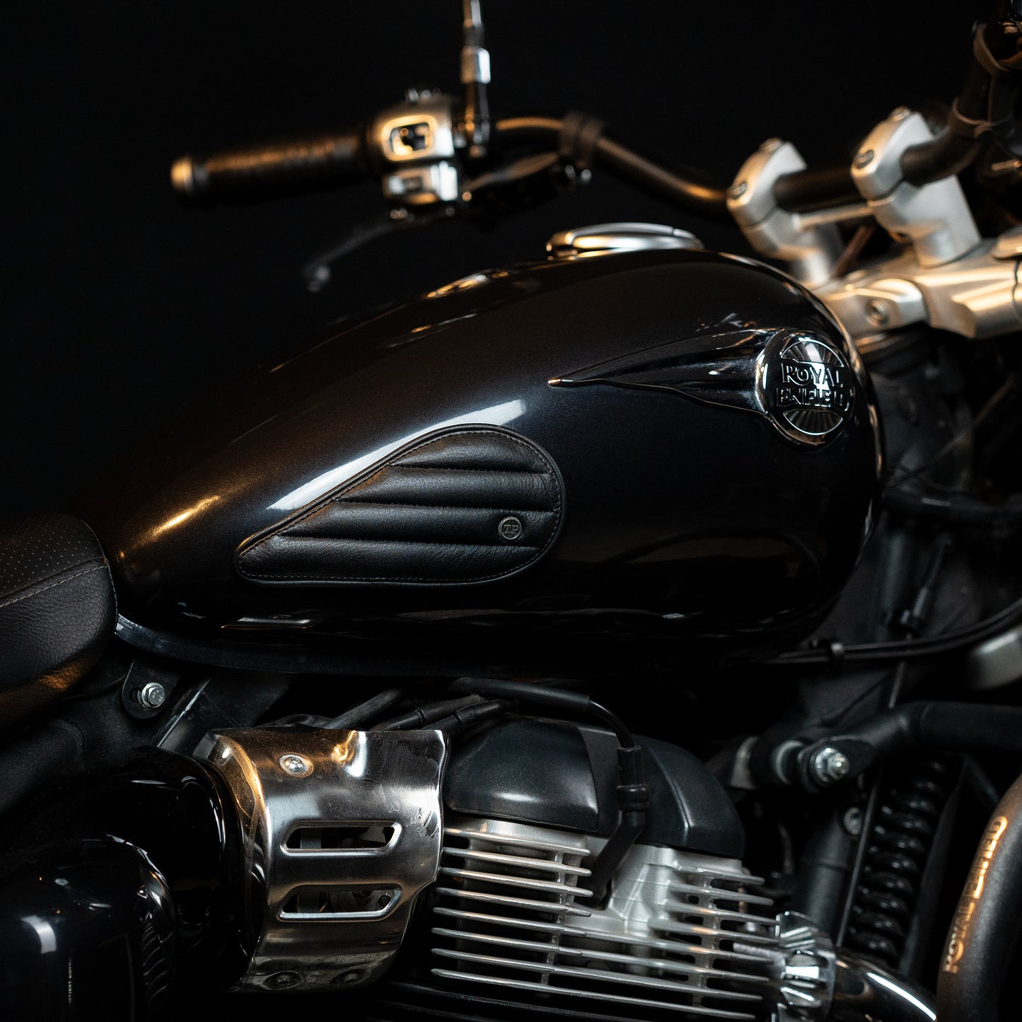 Straight Tankpads (Super Meteor 650)