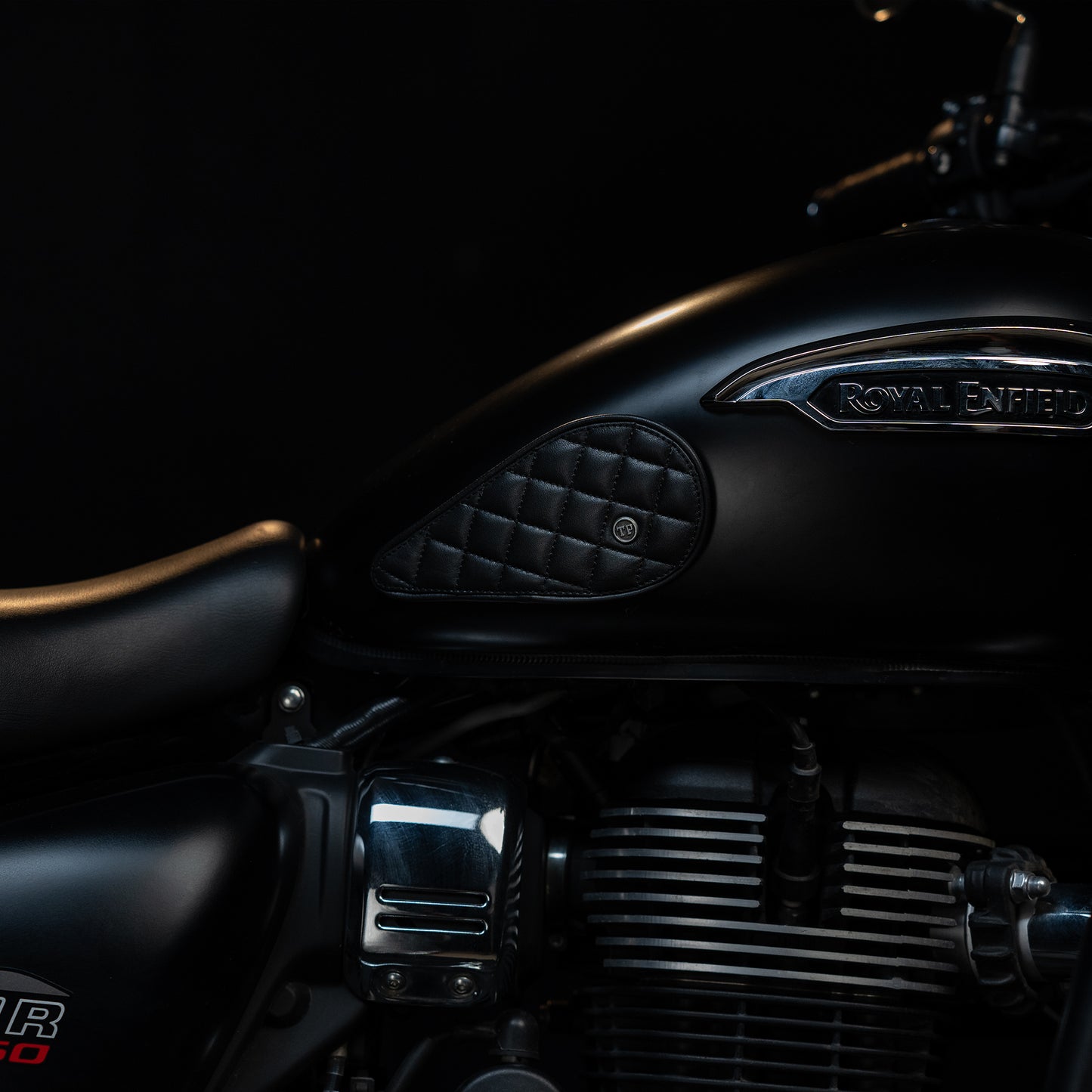 Raised Diamond Tankpads (Meteor 350)