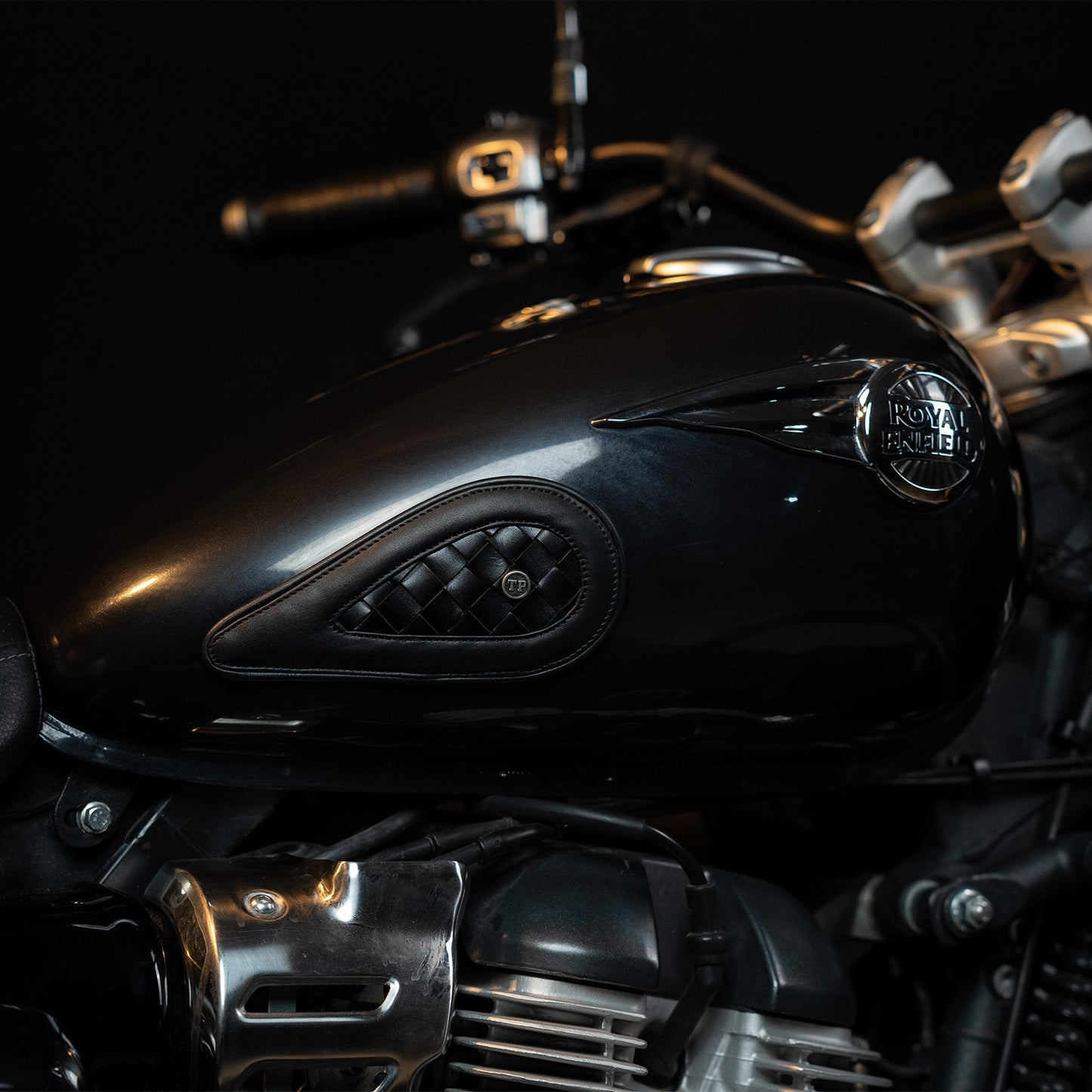 Handweaved Tankpads (Super Meteor 650)