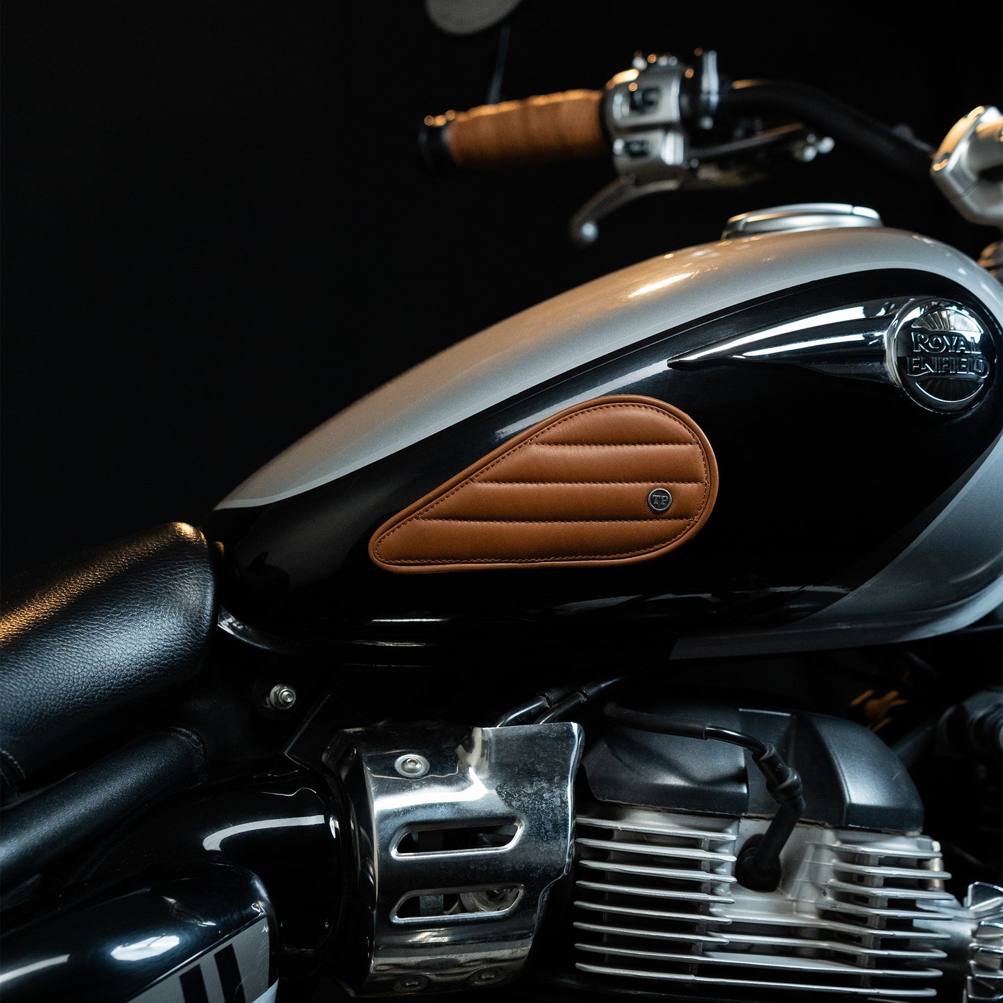 Straight Tankpads (Super Meteor 650)