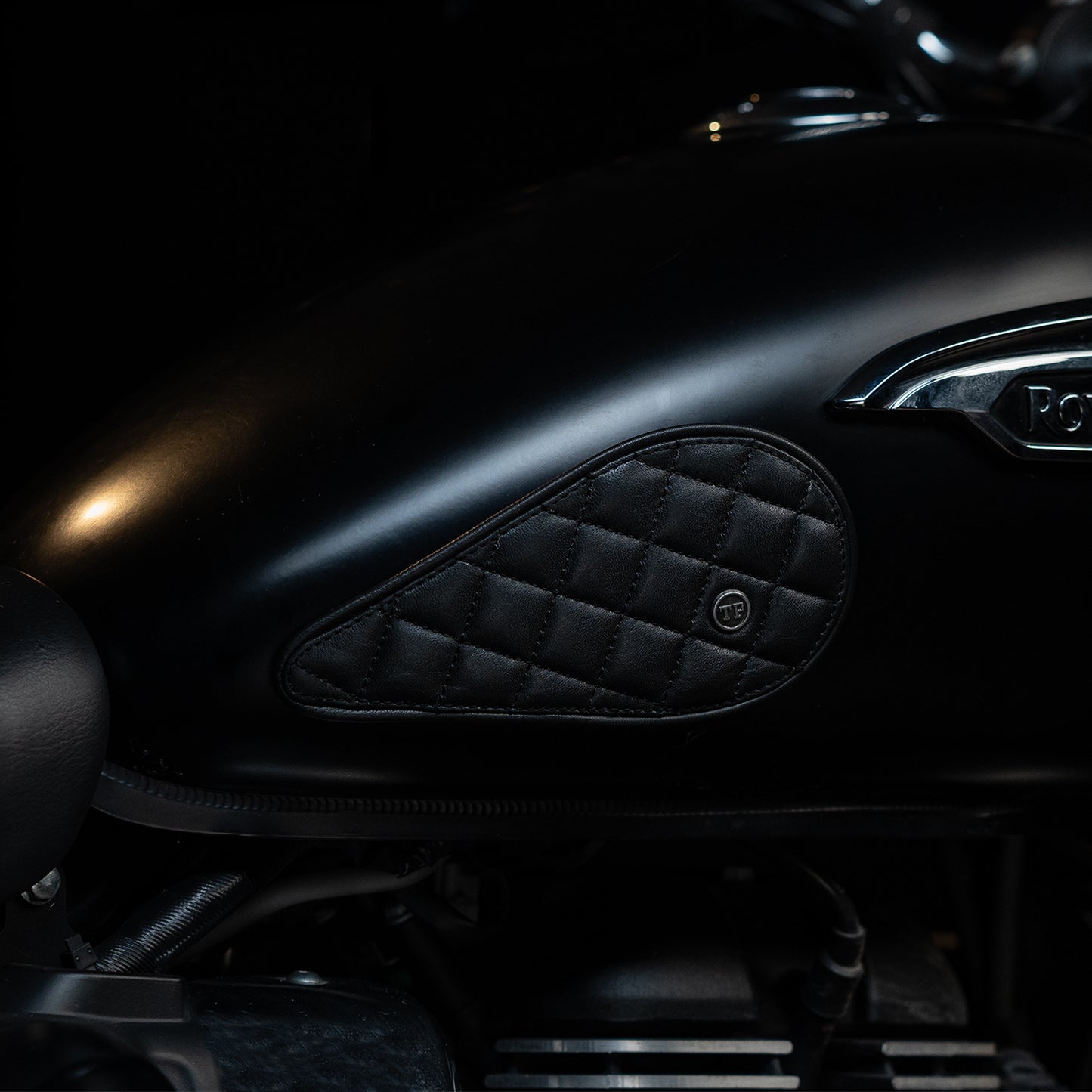 Raised Diamond Tankpads (Meteor 350)
