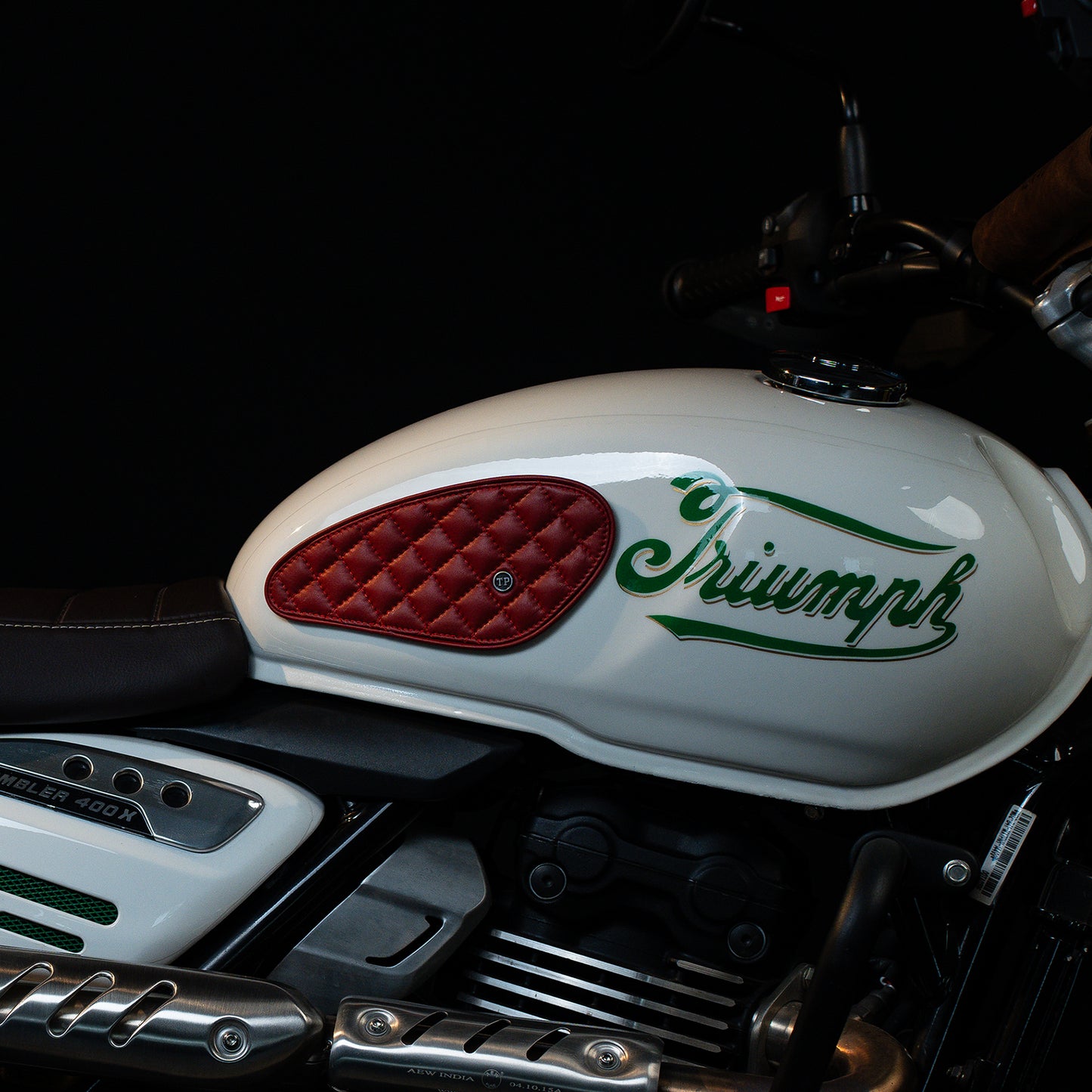 Raised Diamond Tankpads (Triumph)