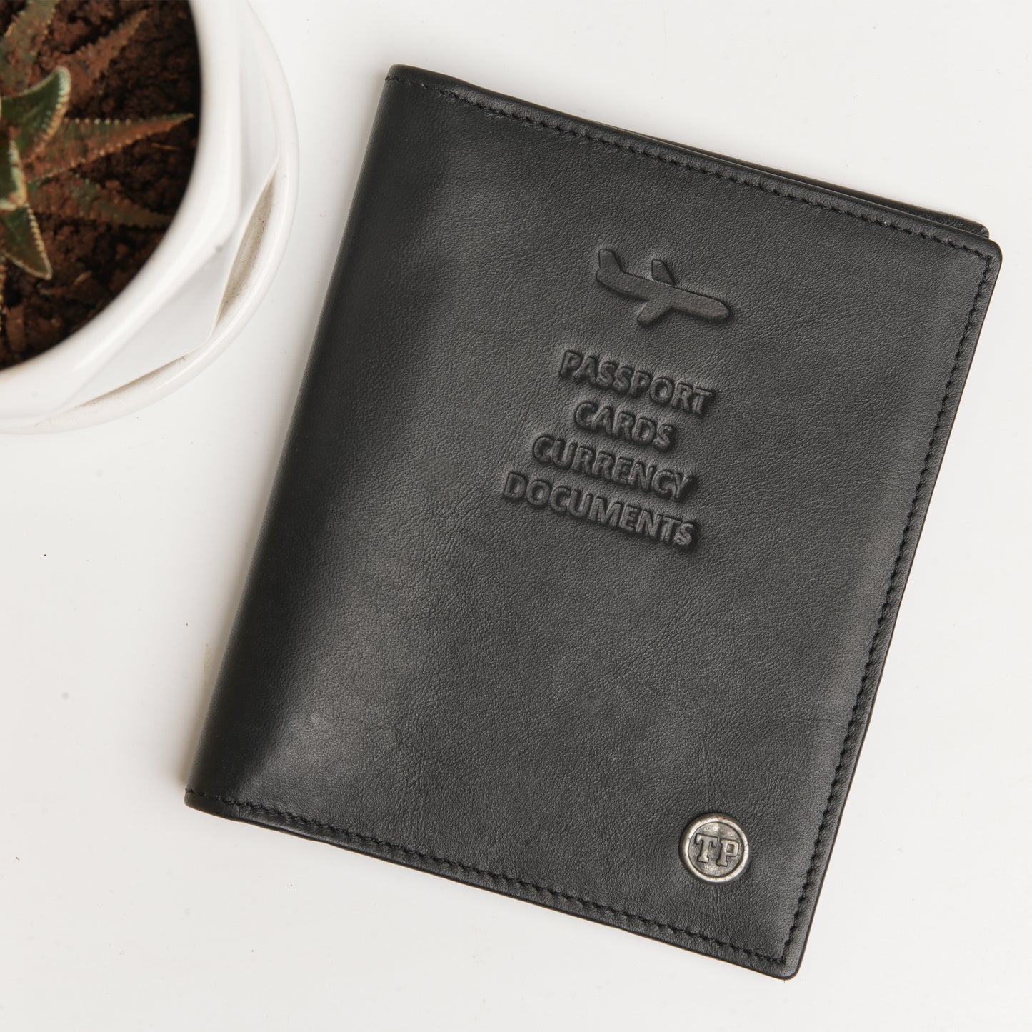 The Quinn Card and Passport Case