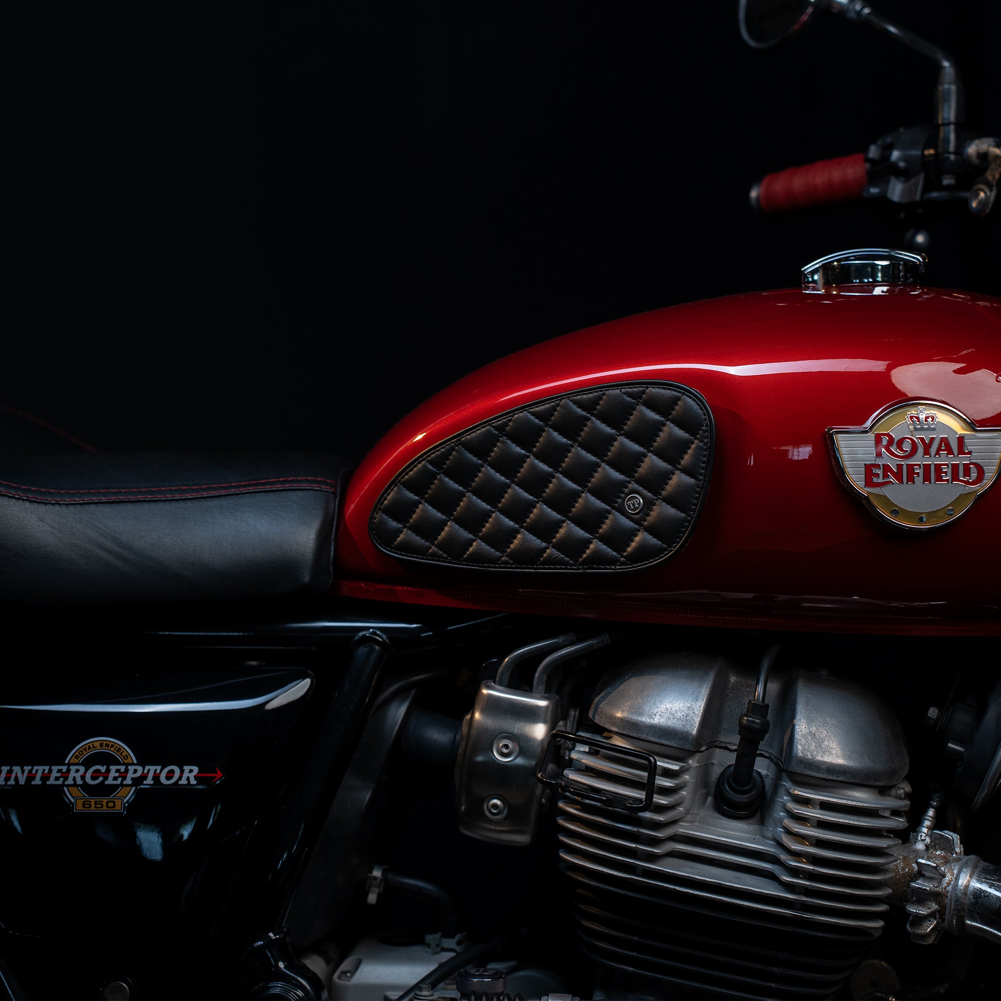 Raised Diamond Tankpads (Interceptor 650)