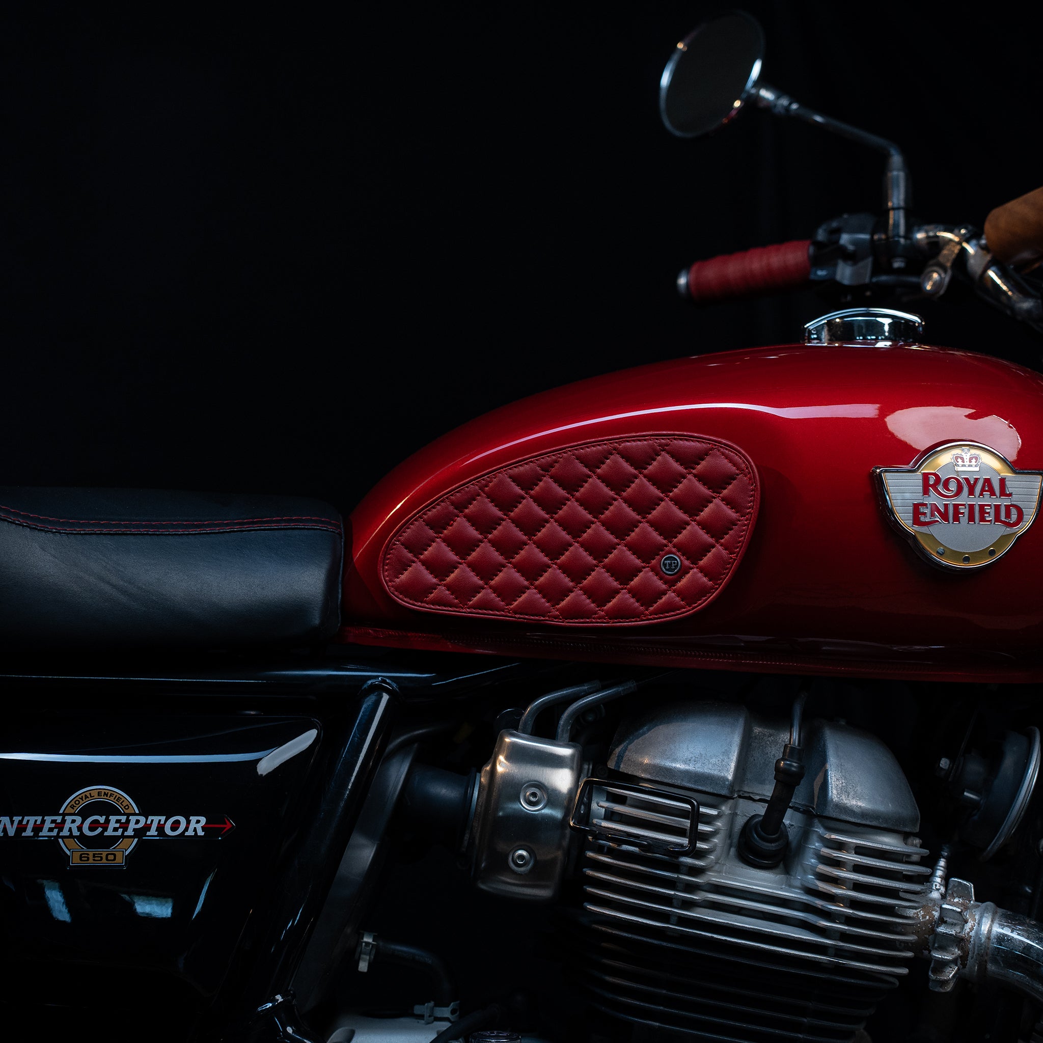 Raised Diamond Tankpads (Interceptor 650)