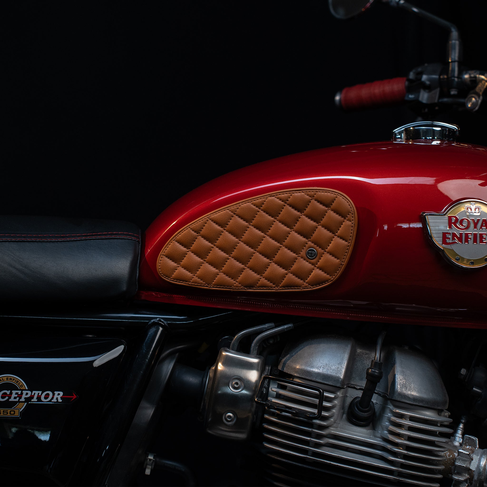 Raised Diamond Tankpads (Interceptor 650)