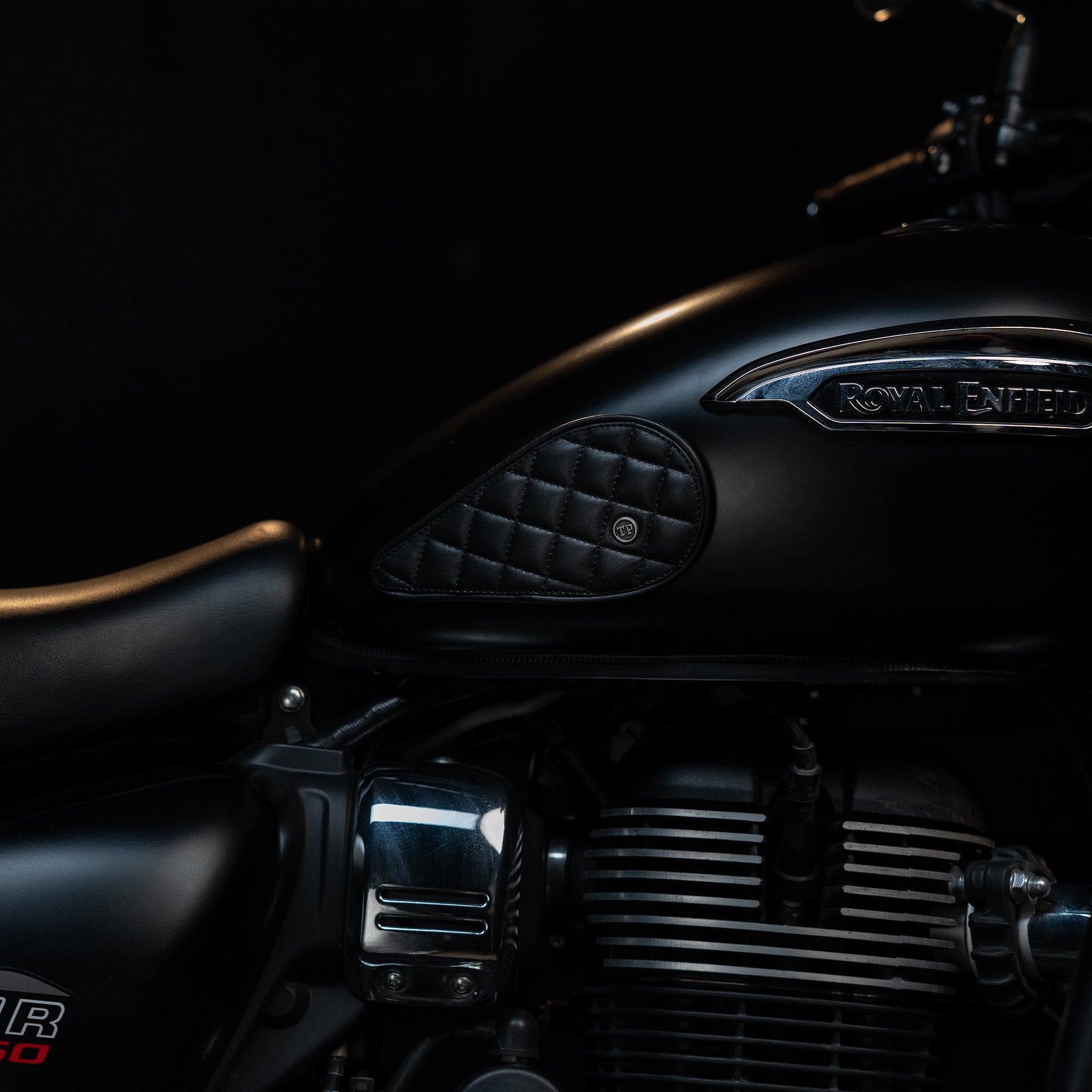 Raised Diamond Tankpads (Meteor 350)