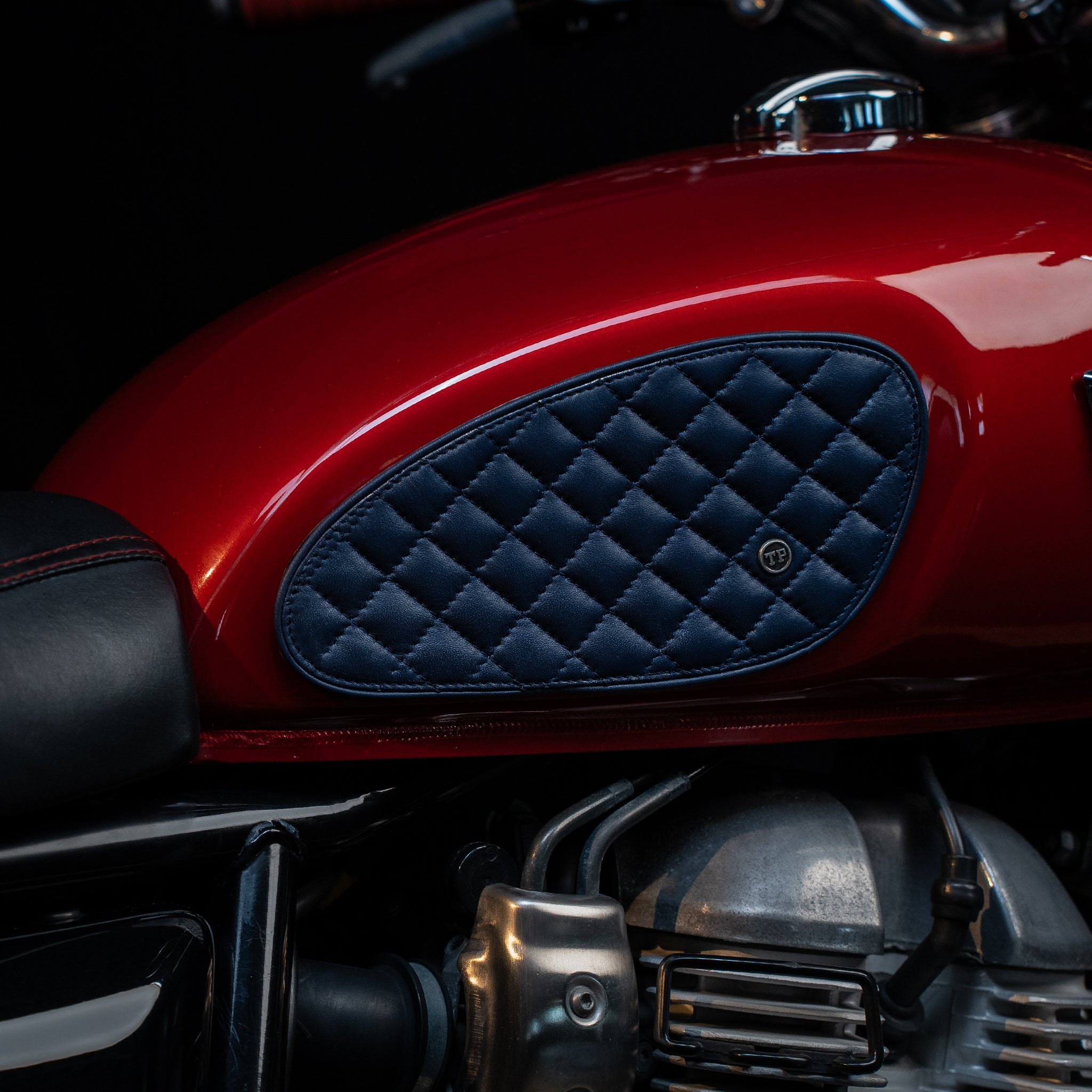 Raised Diamond Tankpads (Interceptor 650)