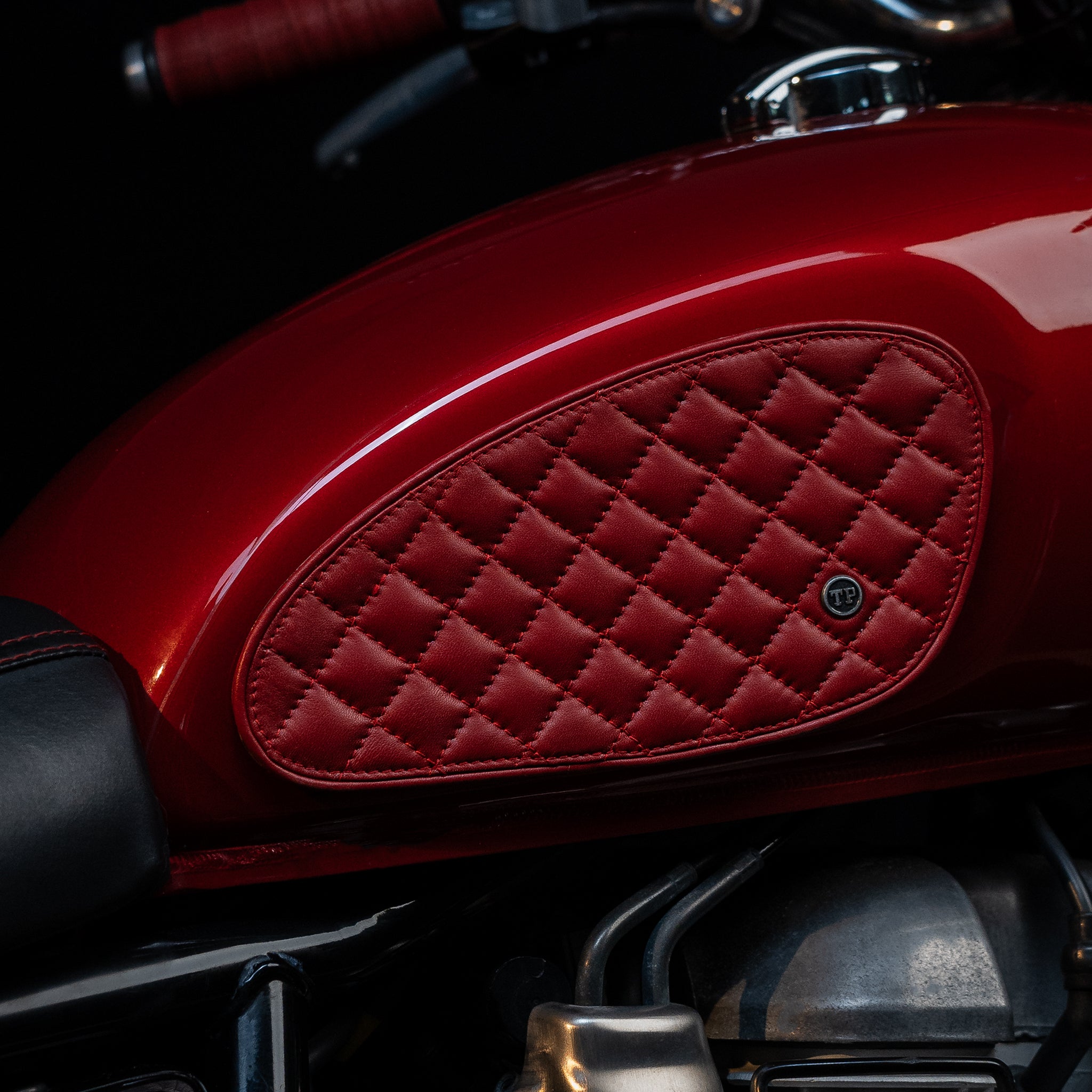 Raised Diamond Tankpads (Interceptor 650)