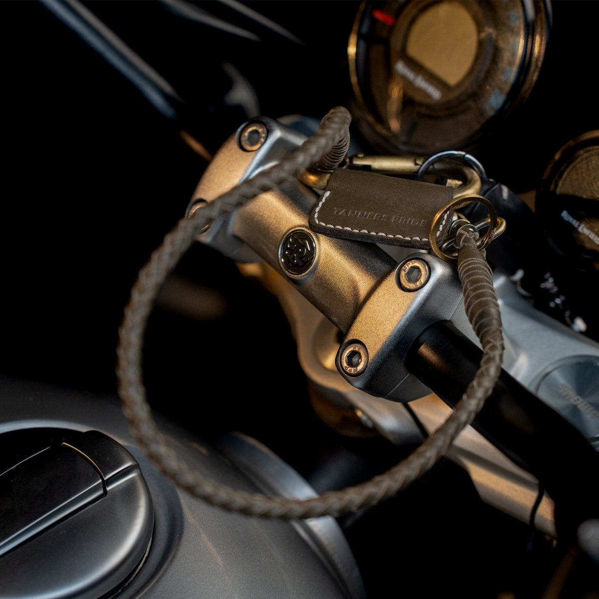 Hunter Keychain - Tanners Pride (V.C. Exports)