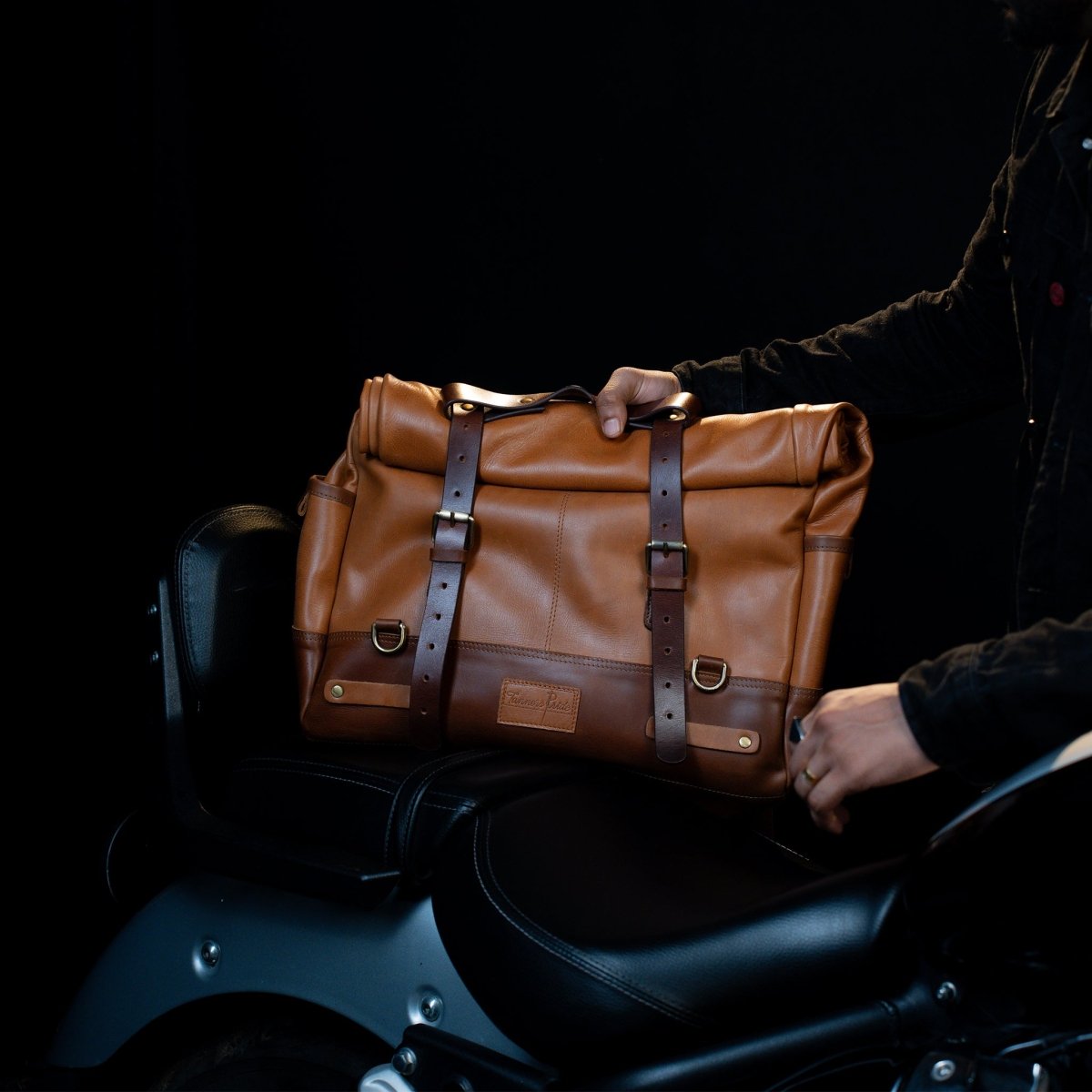 Leather Biking Large Pannier - Tanners Pride (V.C. Exports)