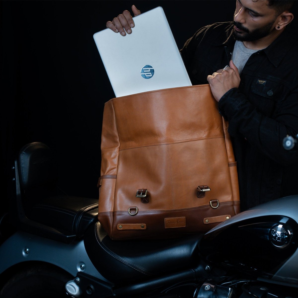 Leather Biking Large Pannier - Tanners Pride (V.C. Exports)