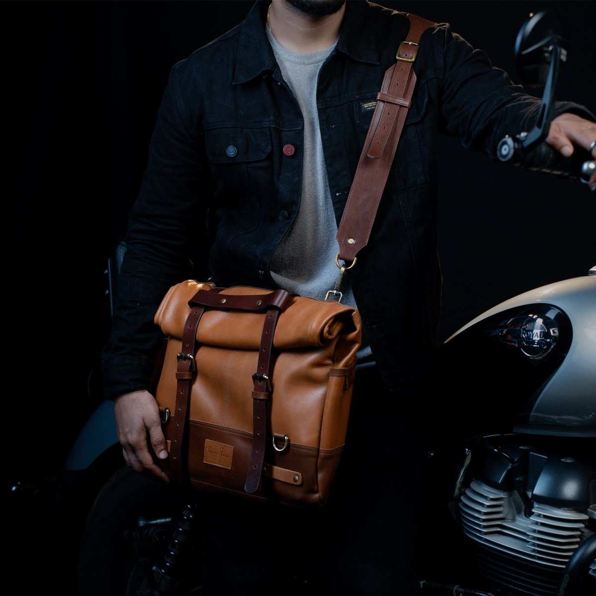 Leather Biking Large Pannier - Tanners Pride (V.C. Exports)