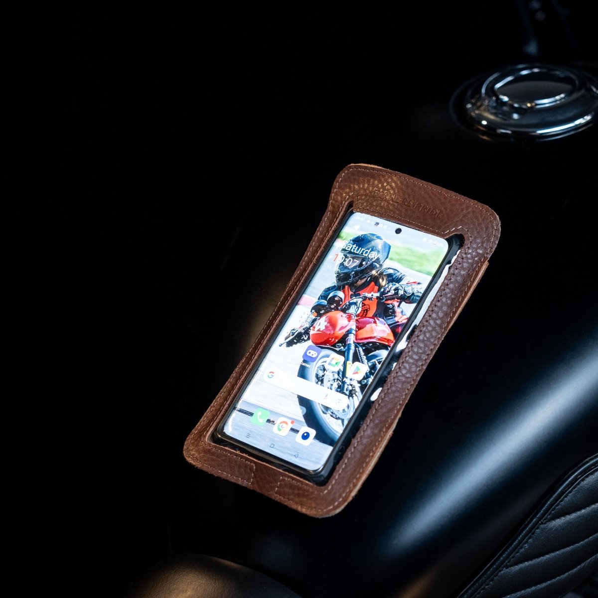 Magnetic Phone Pouch - Tanners Pride (V.C. Exports)