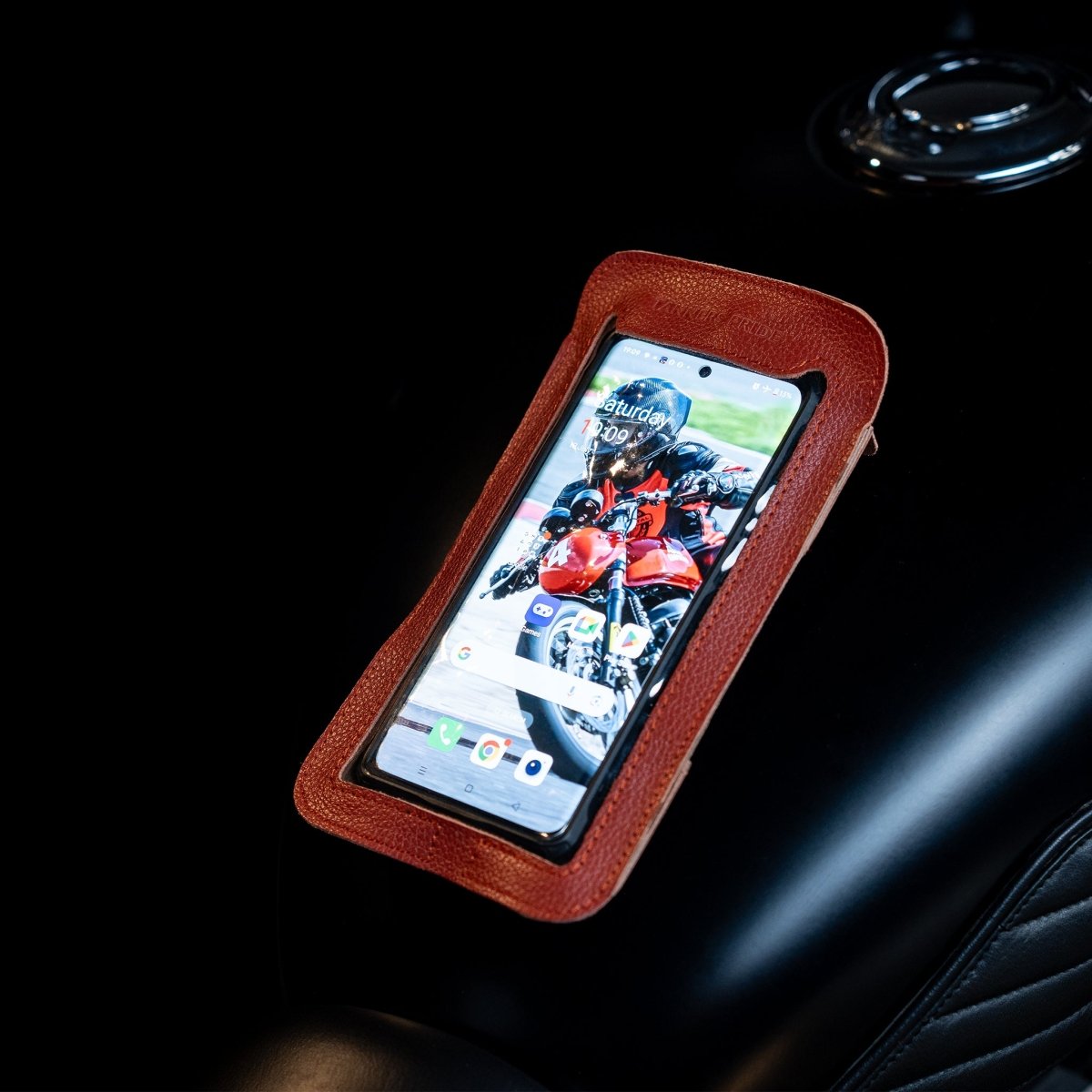 Magnetic Phone Pouch - Tanners Pride (V.C. Exports)