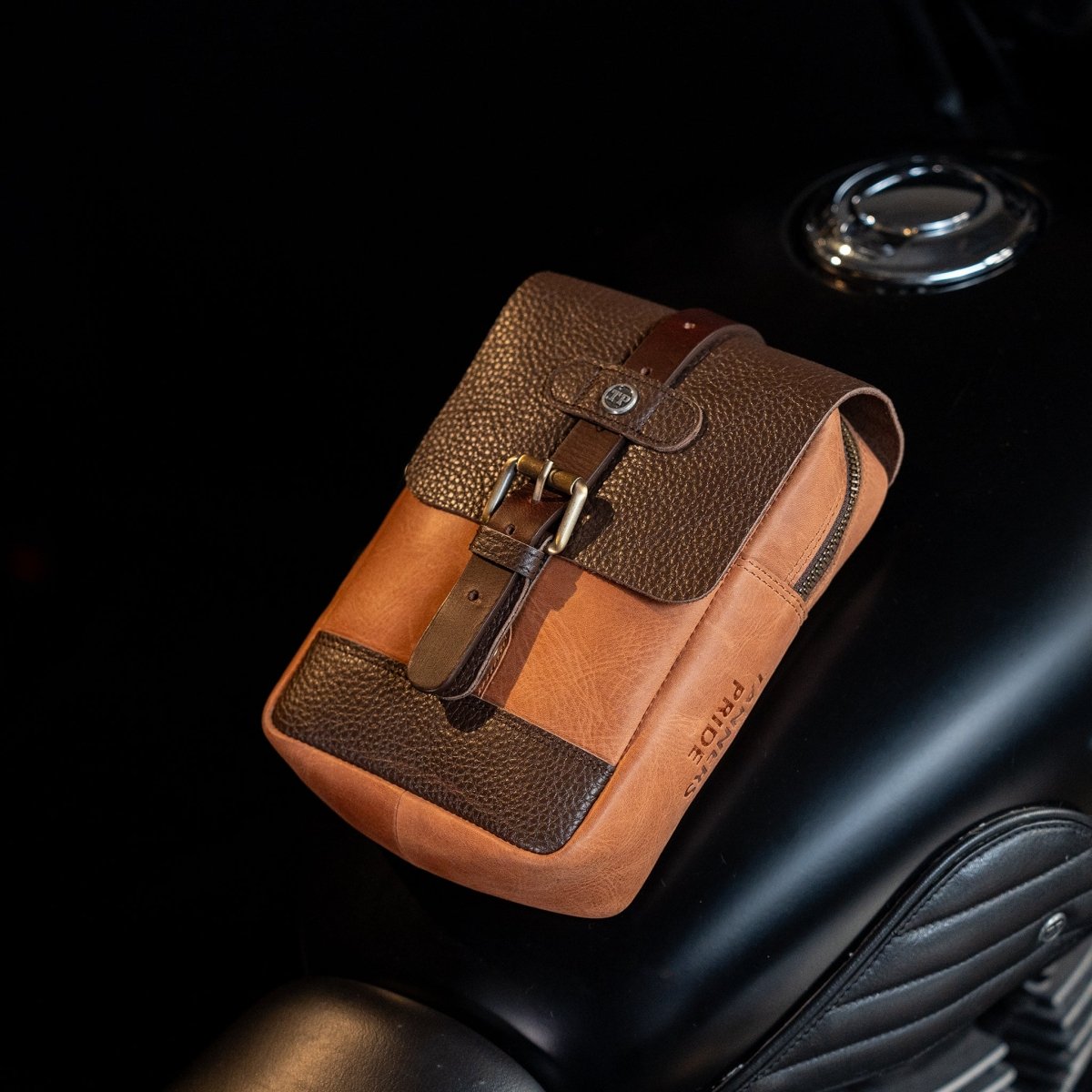 Magnetic Tank Pouch - Tanners Pride (V.C. Exports)