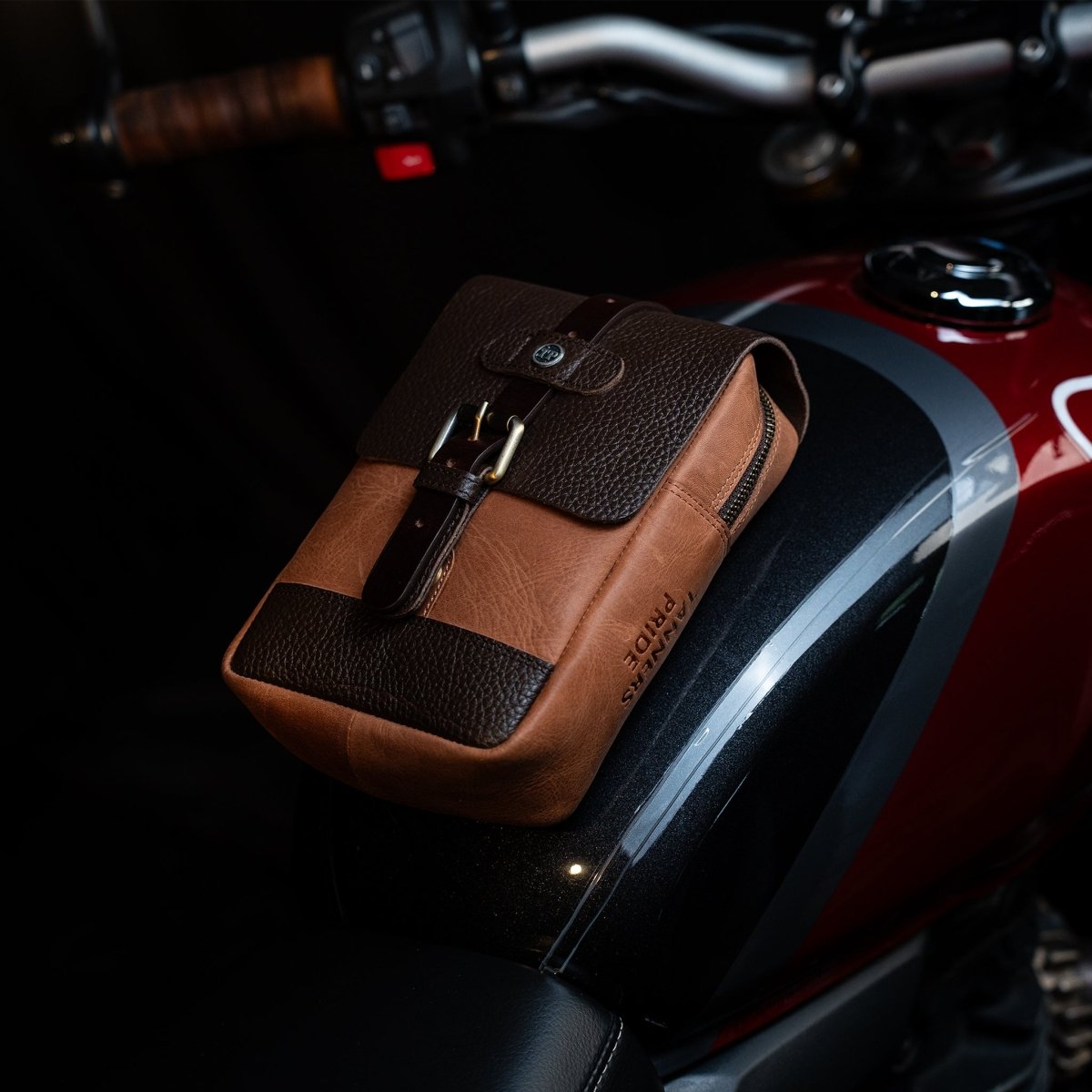 Magnetic Tank Pouch - Tanners Pride (V.C. Exports)