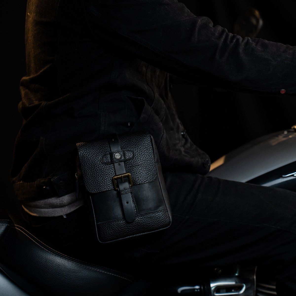 Magnetic Tank Pouch - Tanners Pride (V.C. Exports)