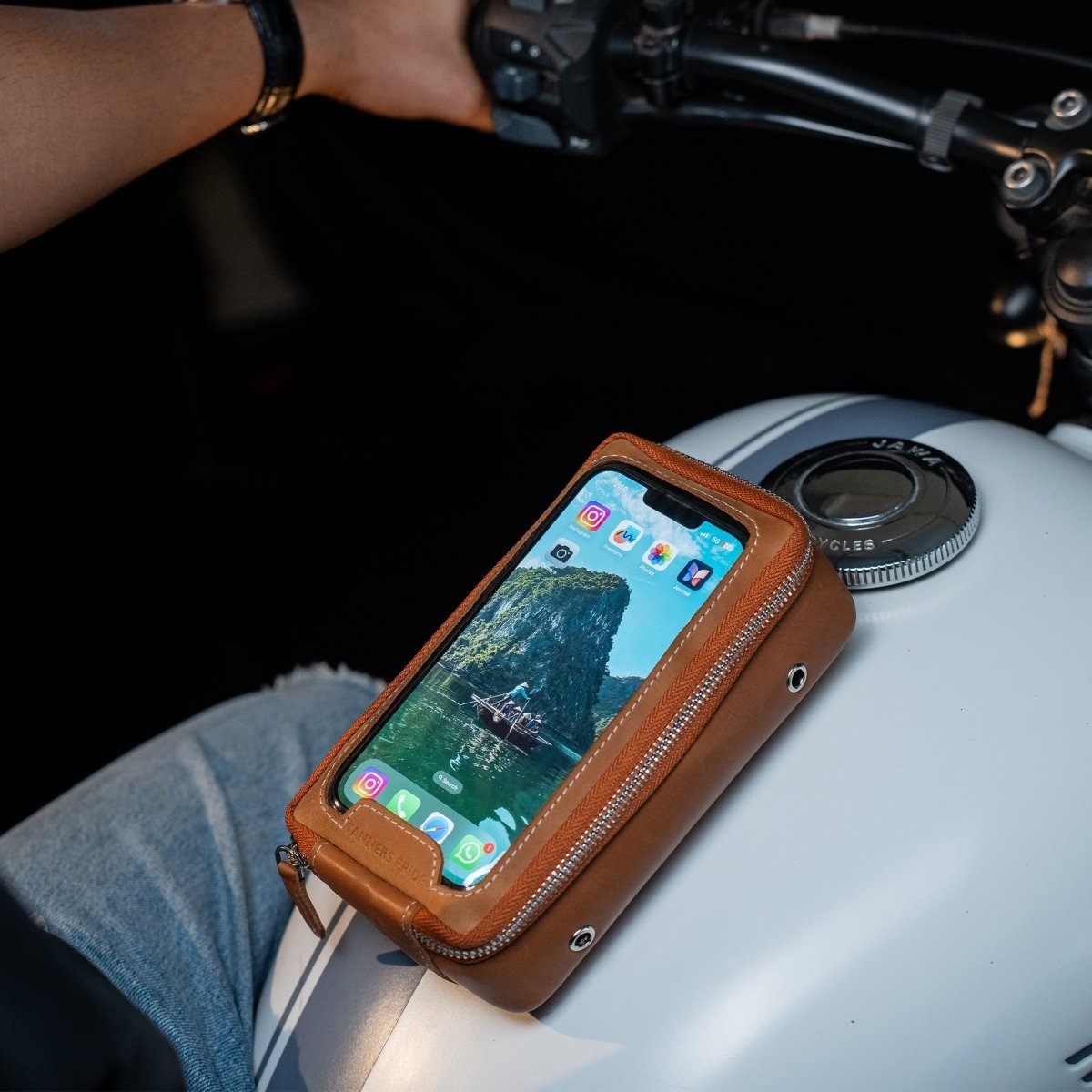 Multi Essential Riding Case - Tanners Pride (V.C. Exports)