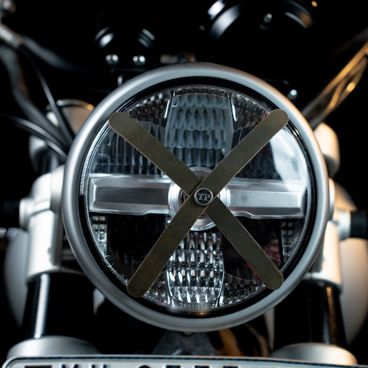 Plain Headlight Cross - Tanners Pride (V.C. Exports)