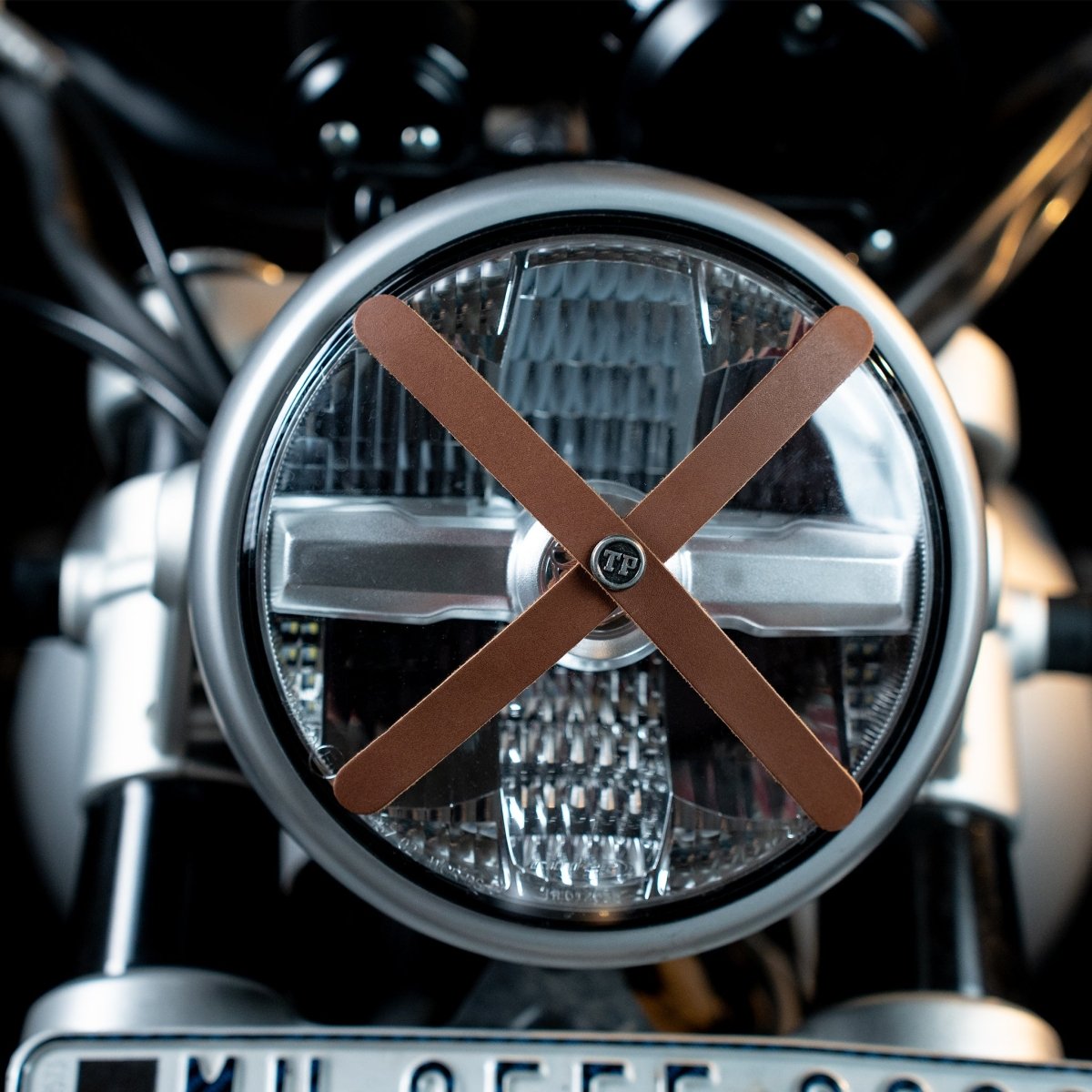 Plain Headlight Cross - Tanners Pride (V.C. Exports)