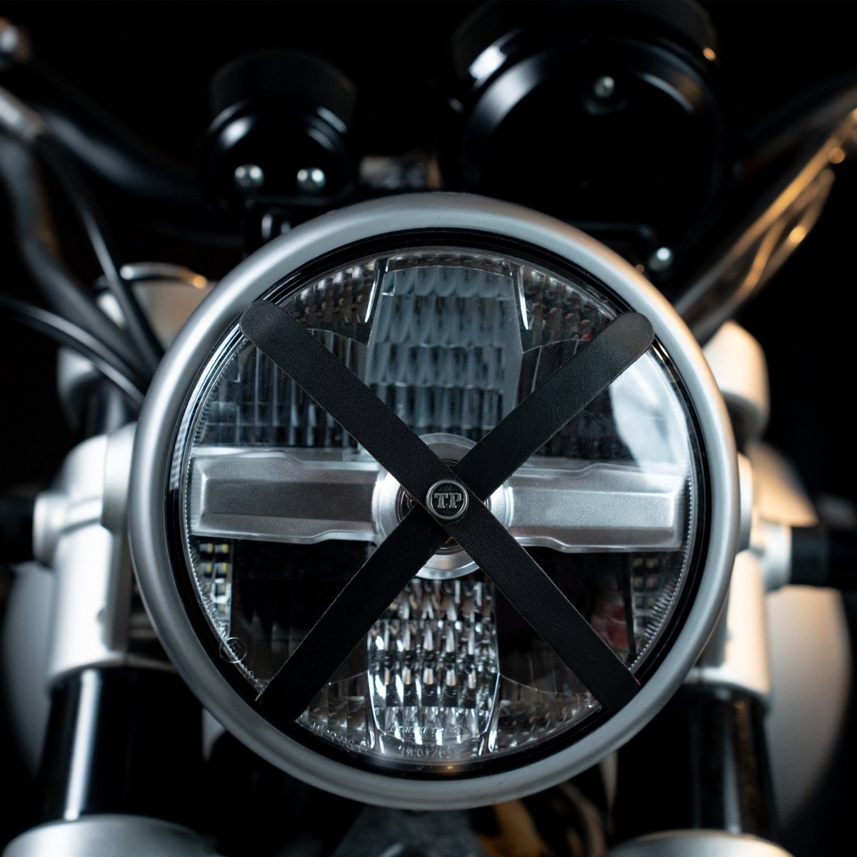 Plain Headlight Cross - Tanners Pride (V.C. Exports)