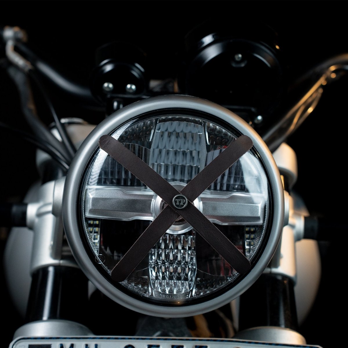 Plain Headlight Cross - Tanners Pride (V.C. Exports)