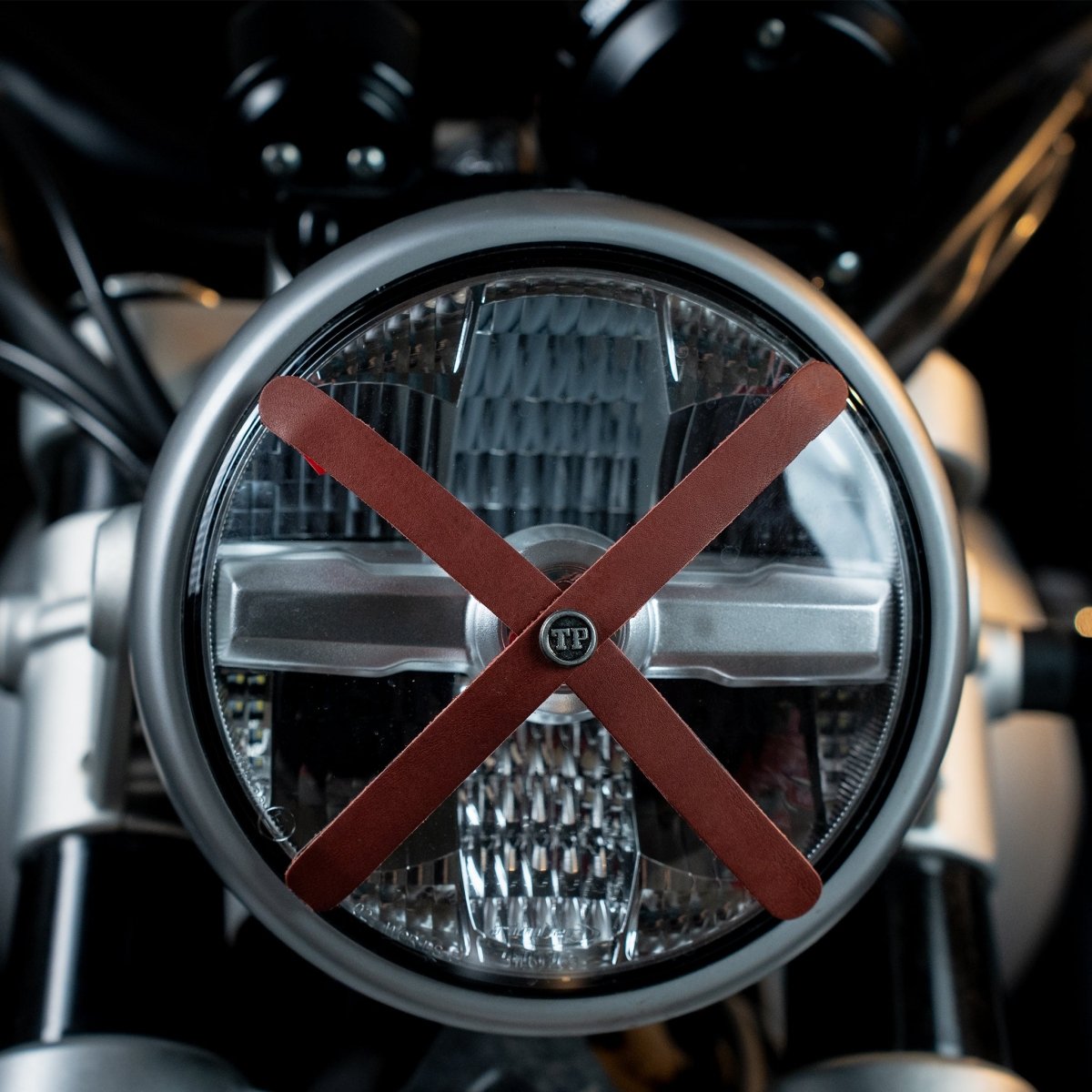 Plain Headlight Cross - Tanners Pride (V.C. Exports)