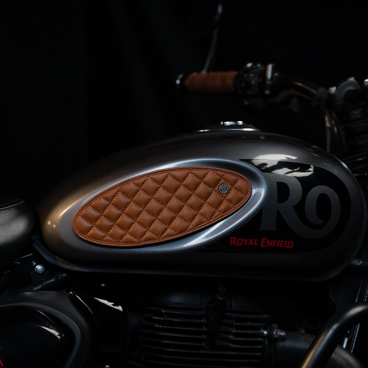 Raised Diamond Tankpad (Hunter 350) - Tanners Pride (V.C. Exports)