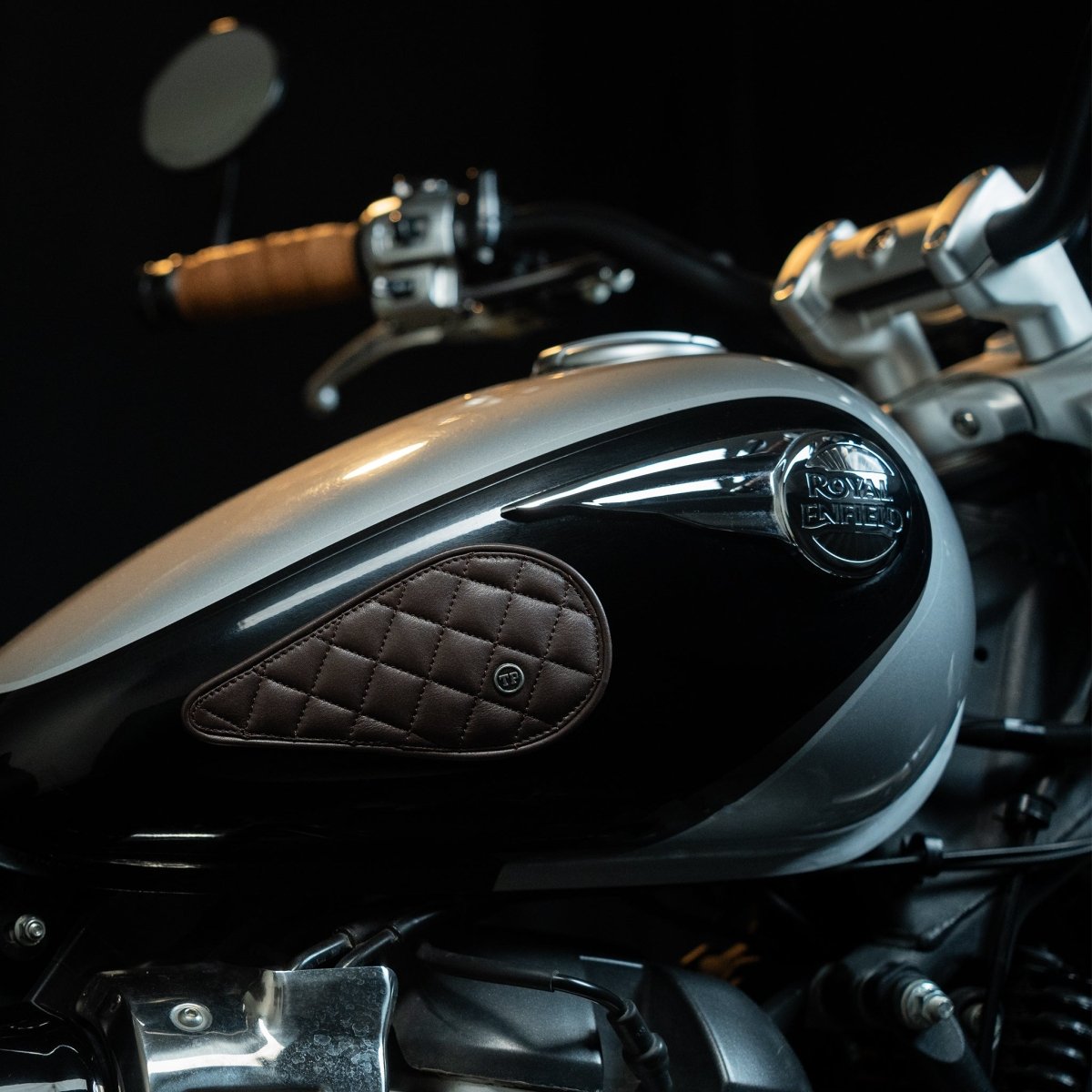 Raised Diamond Tankpad (Super Meteor 650) - Tanners Pride (V.C. Exports)