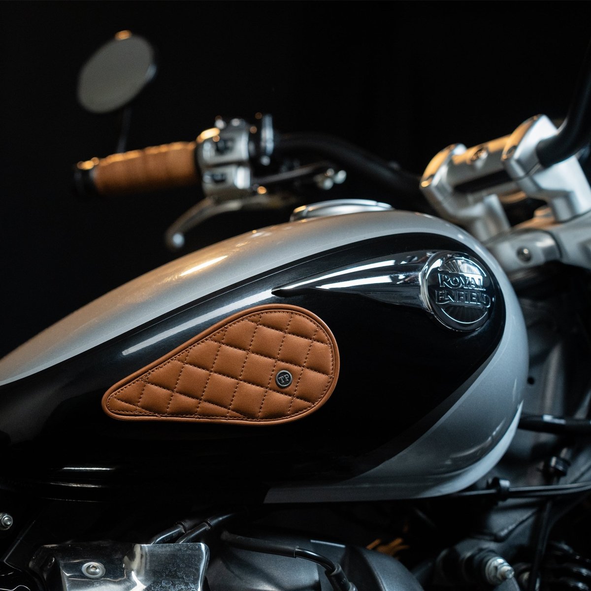 Raised Diamond Tankpad (Super Meteor 650) - Tanners Pride (V.C. Exports)