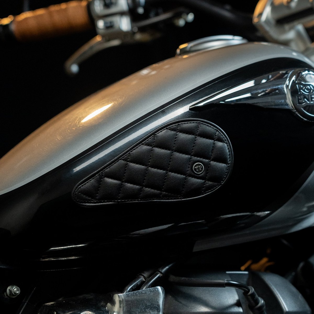 Raised Diamond Tankpad (Super Meteor 650) - Tanners Pride (V.C. Exports)