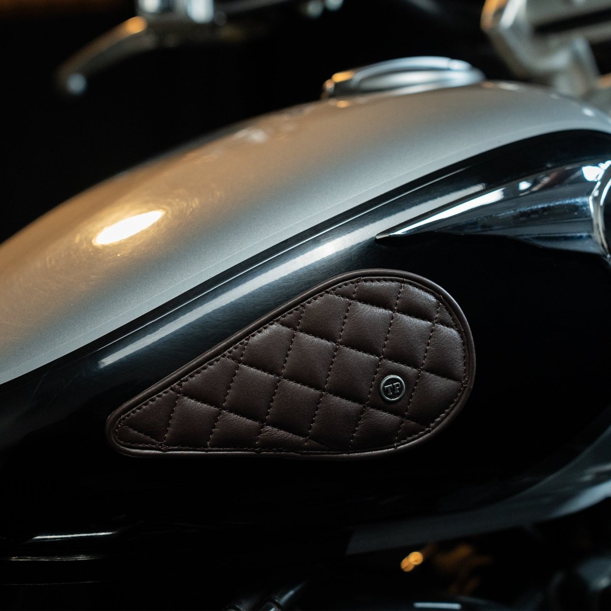 Raised Diamond Tankpad (Super Meteor 650) - Tanners Pride (V.C. Exports)