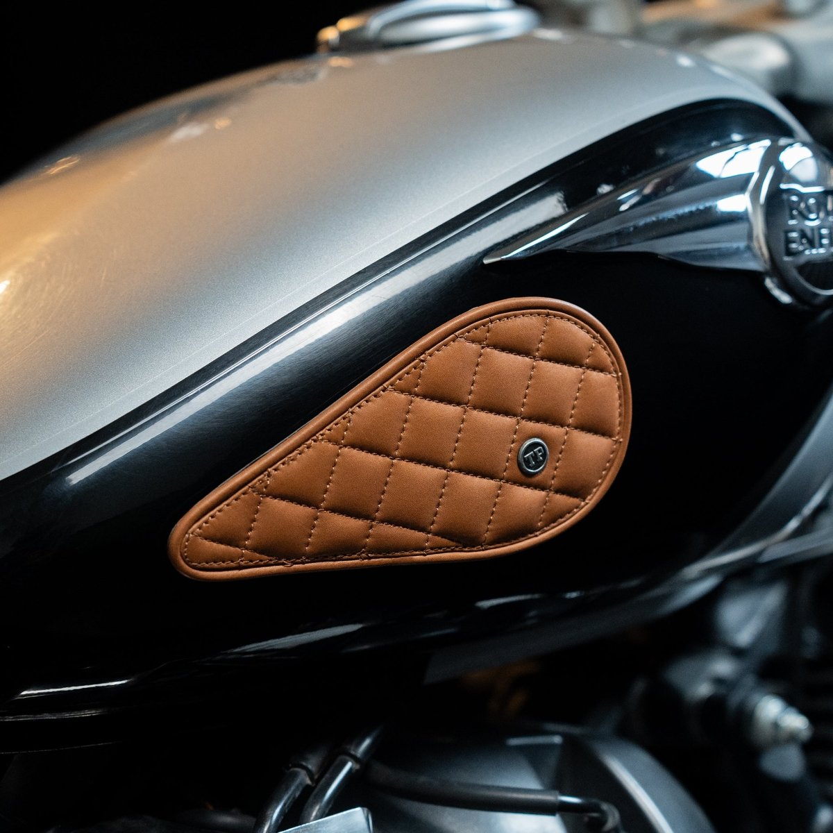 Raised Diamond Tankpad (Super Meteor 650) - Tanners Pride (V.C. Exports)