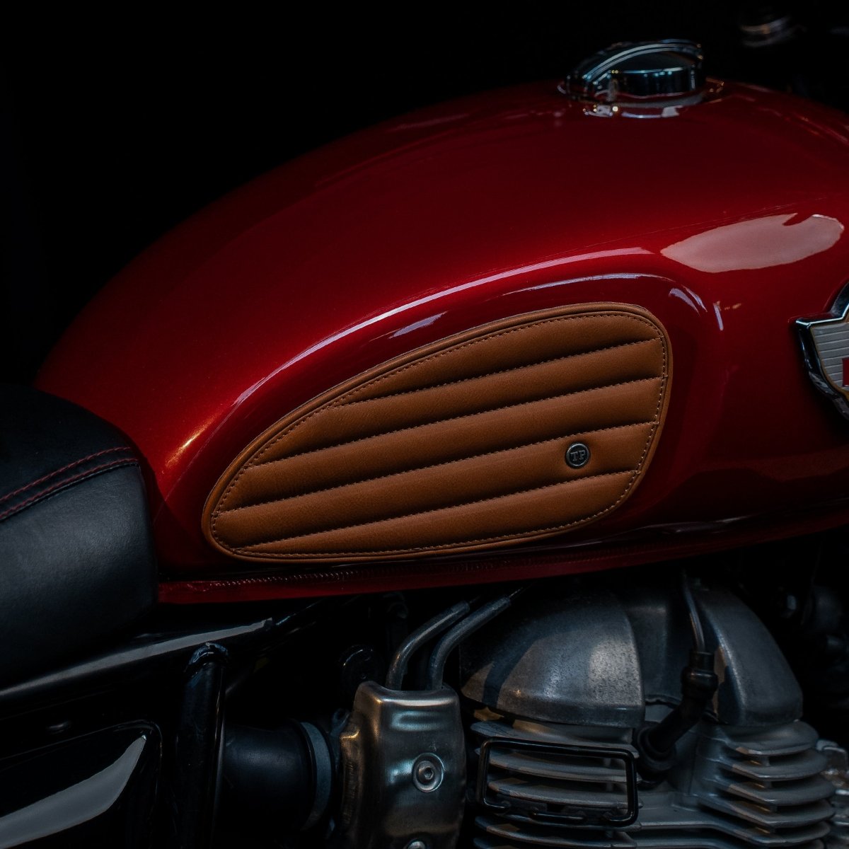 Straight Tankpads (Interceptor 650) - Tanners Pride (V.C. Exports)