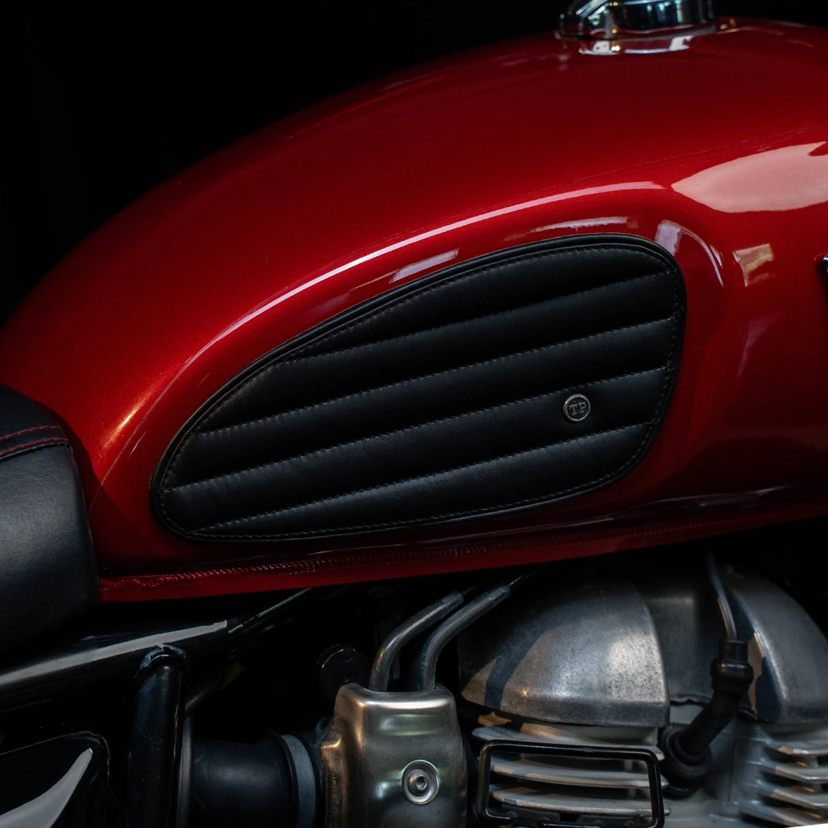 Straight Tankpads (Interceptor 650) - Tanners Pride (V.C. Exports)