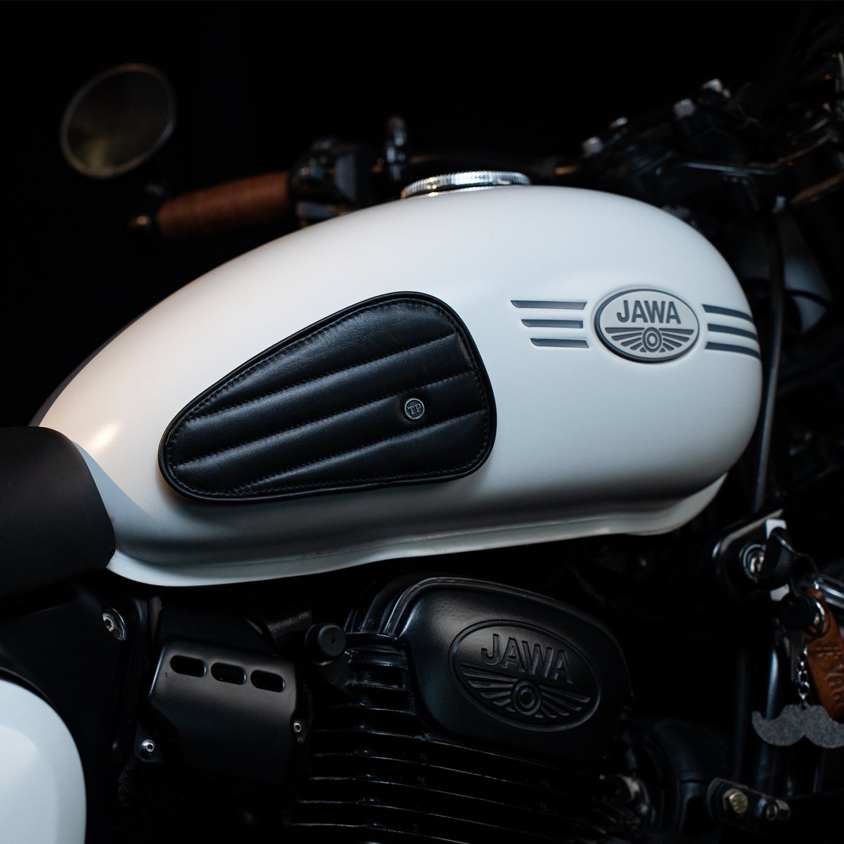 Straight Tankpads (Jawa) - Tanners Pride (V.C. Exports)
