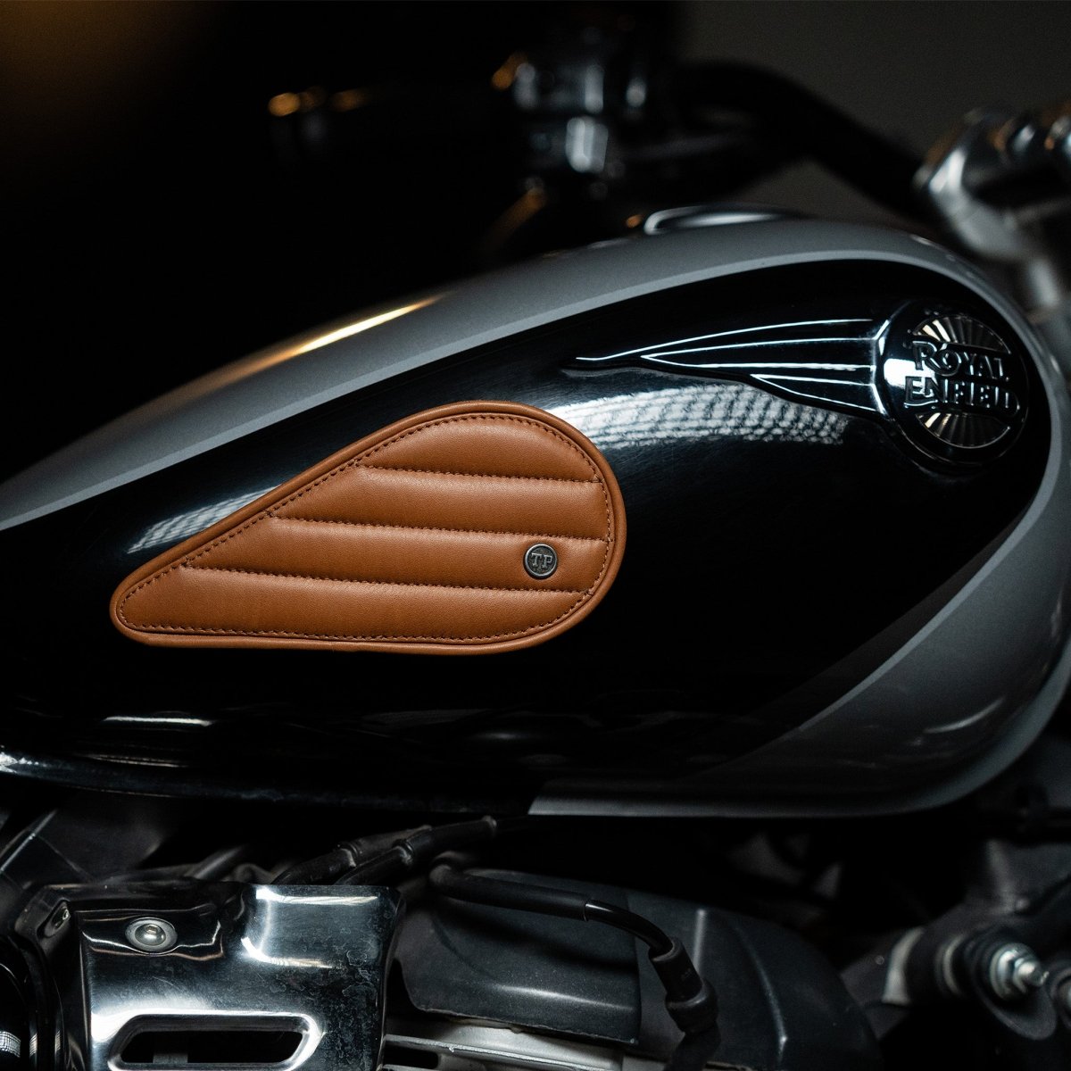 Straight Tankpads (Super Meteor 650) - Tanners Pride (V.C. Exports)