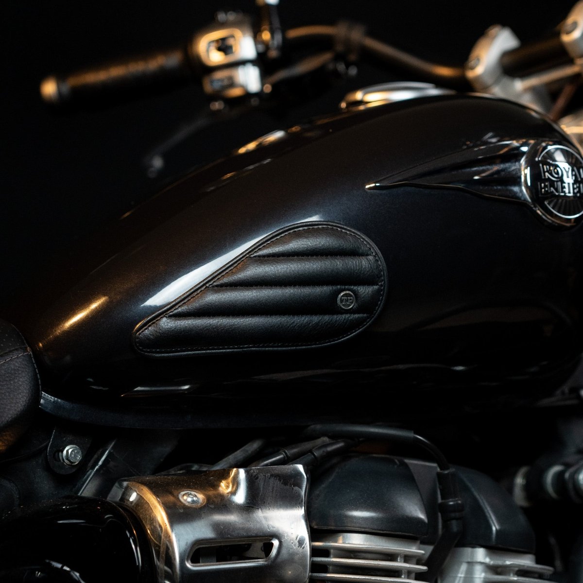 Straight Tankpads (Super Meteor 650) - Tanners Pride (V.C. Exports)