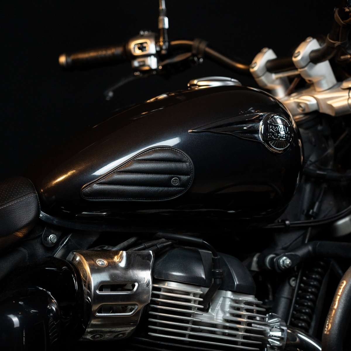 Straight Tankpads (Super Meteor 650) - Tanners Pride (V.C. Exports)