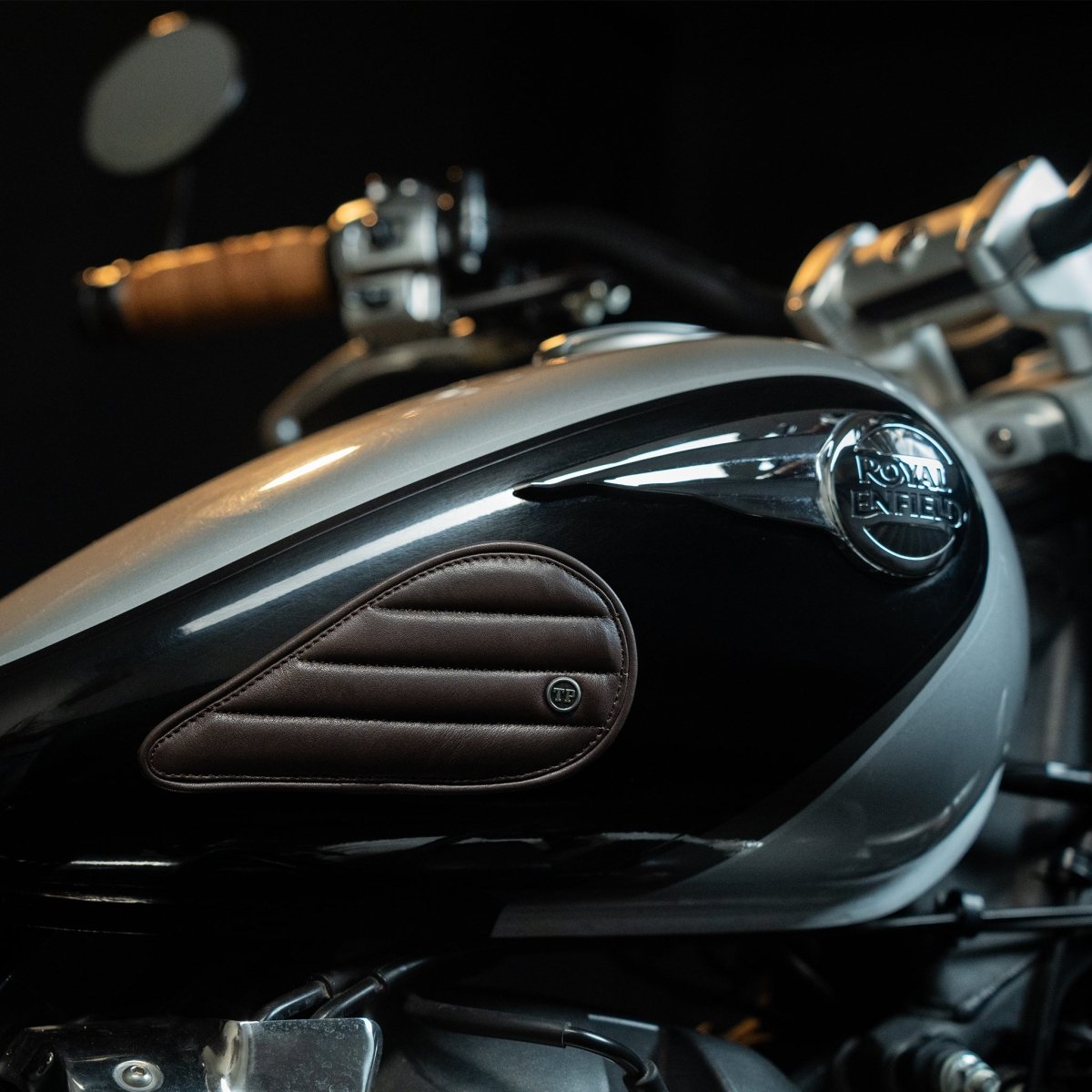 Straight Tankpads (Super Meteor 650) - Tanners Pride (V.C. Exports)
