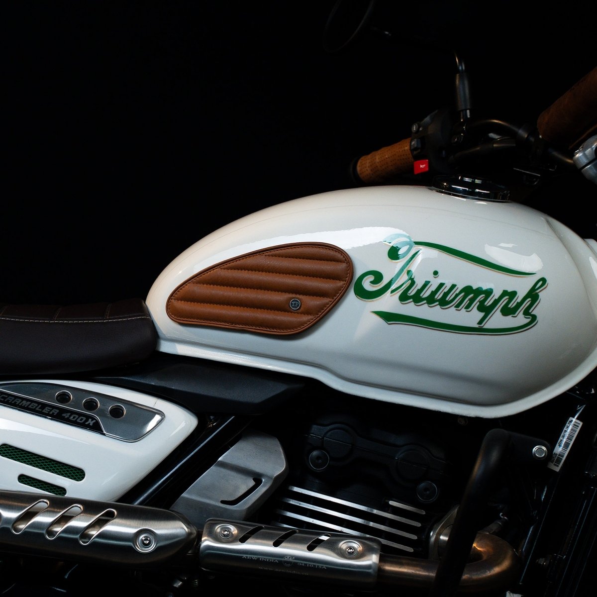 Straight Tankpads (Triumph) - Tanners Pride (V.C. Exports)
